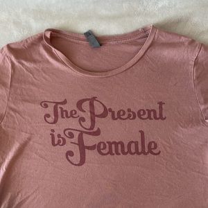 Pink short sleeve T-shirt the present is female, Francesca